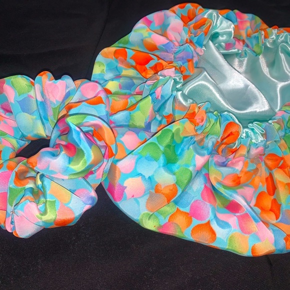 Bonnet - Picture 1 of 4